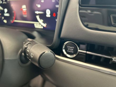 New 2025 Mitsubishi Outlander SE image 42