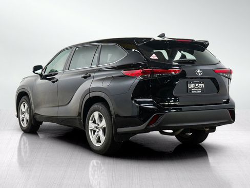 Used 2023 Toyota Highlander L AWD/4WD image 3
