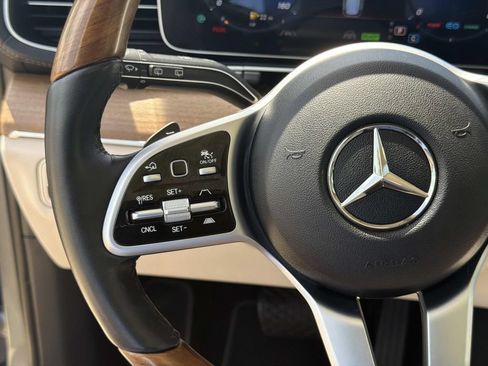 Used 2022 Mercedes-Benz GLS 450 4MATIC image 25