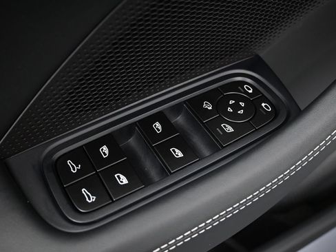 Used 2026 Porsche Panamera image 18