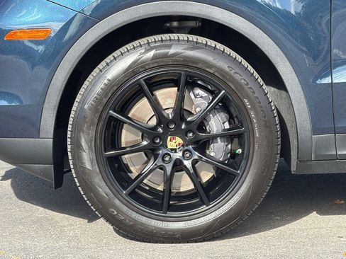 Used 2024 Porsche Cayenne Coupe AWD/4WD image 37