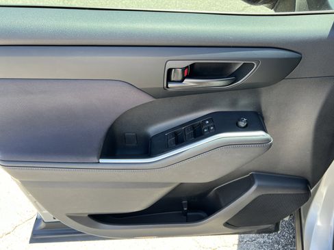 Certified 2024 Toyota Highlander LE image 22