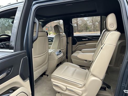 Used 2021 Cadillac Escalade ESV Premium Luxury w/ Driver Assist Tech Package image 39
