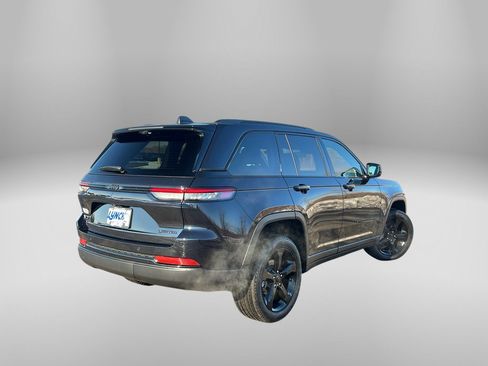 Used 2024 Jeep Grand Cherokee Limited w/ Luxury Tech Group II image 4