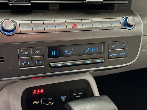 Used 2025 Hyundai Kona SEL image 23