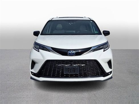Used 2023 Toyota Sienna XSE w/ XSE Plus Package image 2