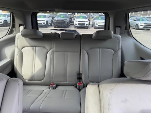 Used 2022 Jeep Wagoneer Series III w/ Premium Group I image 10