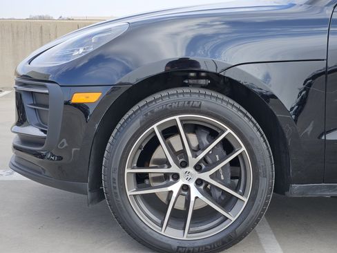 Certified 2025 Porsche Macan image 13