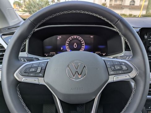 New 2026 Volkswagen Taos SE FWD image 27