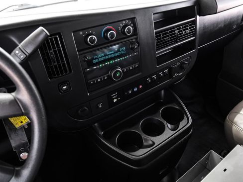 Used 2017 Chevrolet Express 2500 RWD image 16