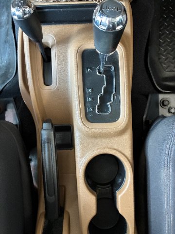 Used 2013 Jeep Wrangler Unlimited Sahara w/ Connectivity Group AWD/4WD image 26