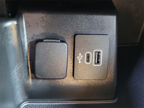 Used 2025 Ford Explorer Active image 15