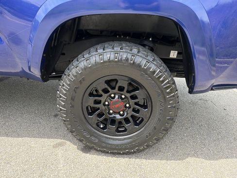Used 2022 Toyota Tacoma SR5 AWD/4WD image 19