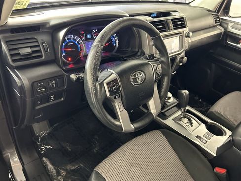 Used 2017 Toyota 4Runner SR5 AWD/4WD image 11