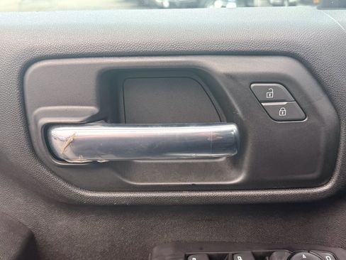 Used 2022 Chevrolet Silverado 2500 Custom w/ Custom Convenience Package image 17