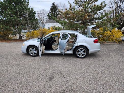 Used 2011 Dodge Avenger Lux image 25