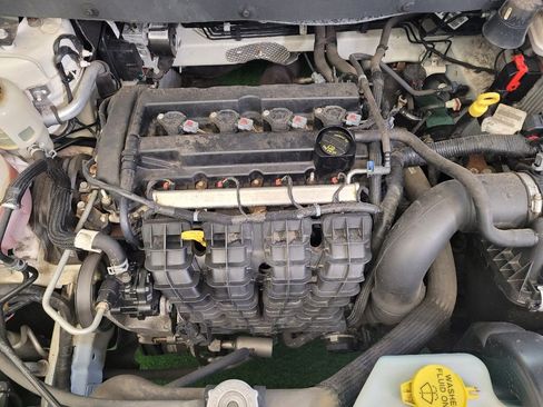 Used 2018 Dodge Journey SE image 30