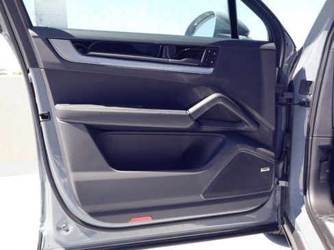 New 2026 Porsche Cayenne Coupe AWD/4WD image 13