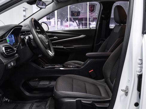 Used 2023 Chevrolet Bolt EUV LT w/ Driver Confidence Package FWD image 4