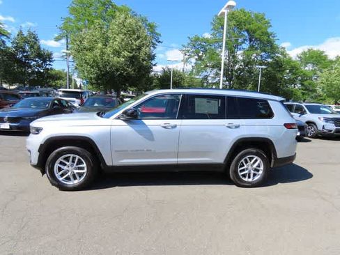 Used 2022 Jeep Grand Cherokee L Laredo w/ Luxury Tech Group I AWD/4WD image 3