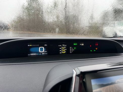 Used 2017 Toyota Prius Prime Advanced image 16