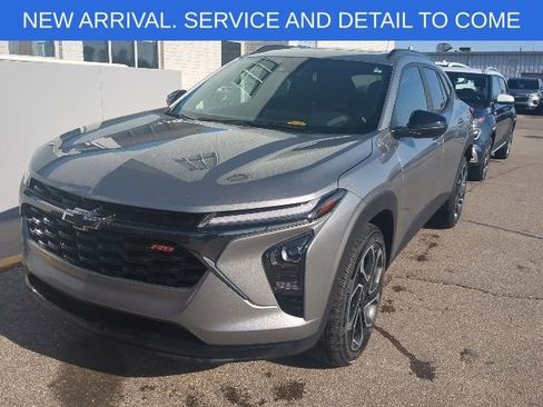 Certified 2024 Chevrolet Trax RS w/ Sunroof Package FWD image 9