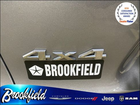 Used 2019 Jeep Cherokee Latitude Plus w/ Cold Weather Group AWD/4WD image 12