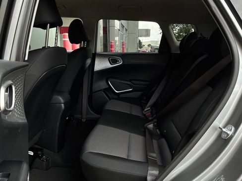 Used 2025 Kia Soul LX w/ LX Technology Package FWD image 11