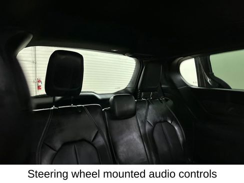 Used 2025 Chrysler Pacifica Select FWD image 24