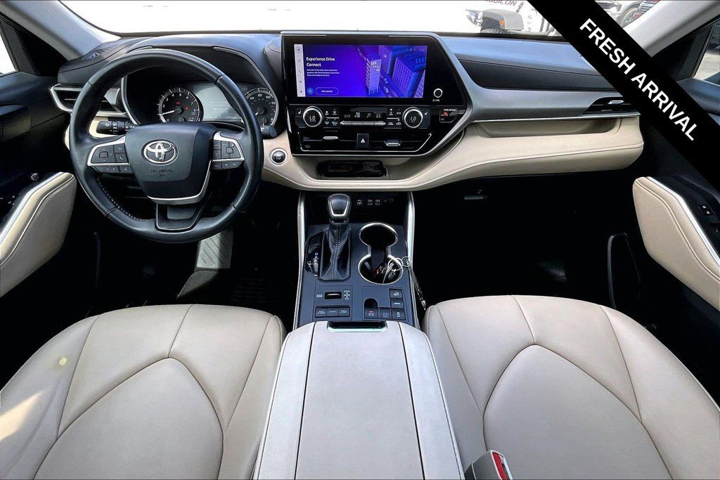 Used 2024 Toyota Highlander XLE AWD/4WD image 7