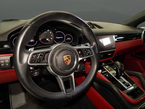 Used 2023 Porsche Cayenne Platinum Edition w/ Towing Package w/o Tow Ball AWD/4WD image 15