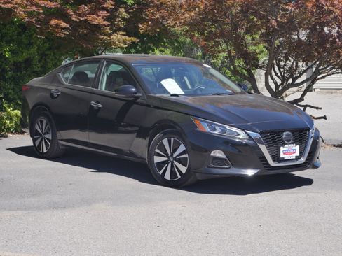 Certified 2022 Nissan Altima 2.5 SV w/ SV Premium Package AWD/4WD image 25
