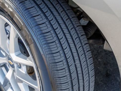 Used 2024 Chevrolet Equinox LT w/ Driver Convenience Package image 13