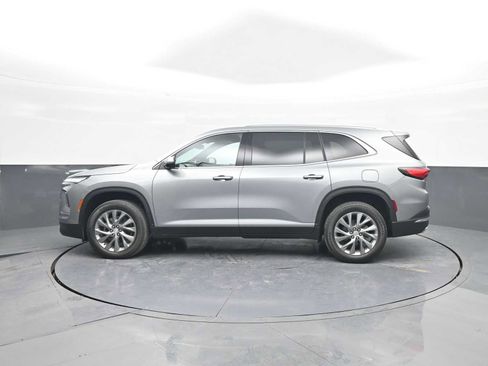 Used 2025 Buick Enclave Preferred w/ Power Package image 5