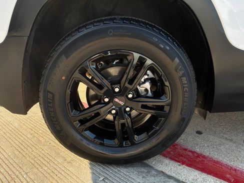 Used 2024 GMC Terrain SLE FWD image 9