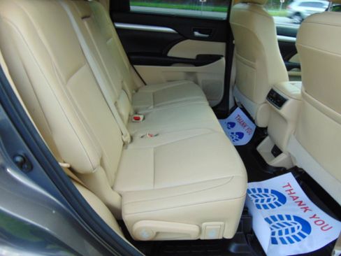 Used 2016 Toyota Highlander XLE FWD image 14
