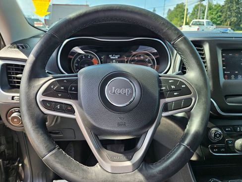Used 2019 Jeep Cherokee Latitude Plus AWD/4WD image 19