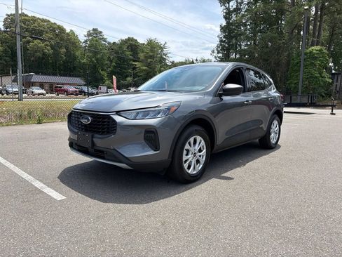 Used 2025 Ford Escape Active AWD/4WD image 2