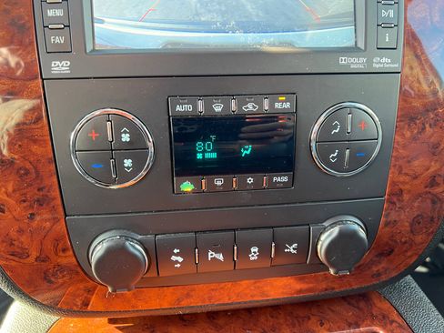 Used 2013 Chevrolet Tahoe LTZ image 26