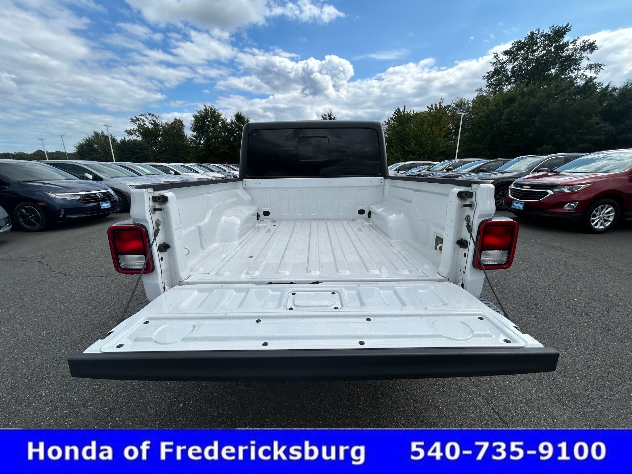 Used 2023 Jeep Gladiator Sport AWD/4WD image 12