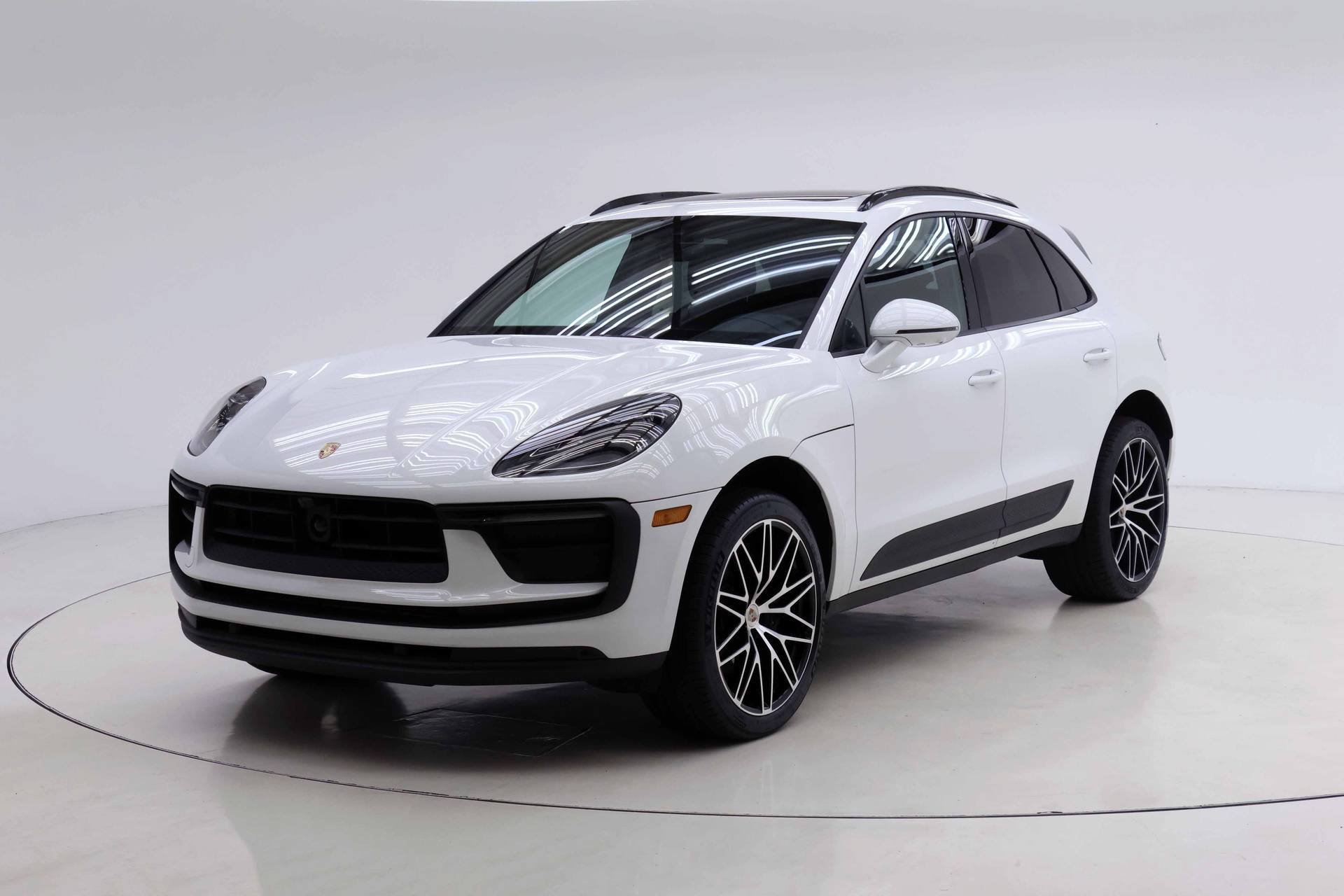 Used 2026 Porsche Macan AWD/4WD image 1