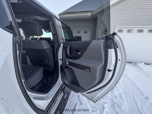 Used 2025 GMC Hummer EV 2X AWD/4WD image 45
