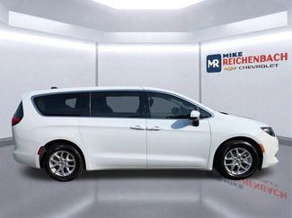 Used 2023 Chrysler Voyager LX video 3