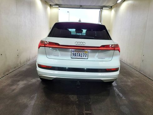 Used 2022 Audi e-tron Premium Plus w/ Premium Plus Package image 5