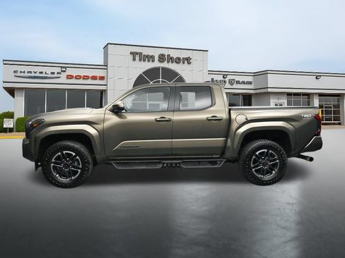 Used 2025 Toyota Tacoma TRD Sport AWD/4WD image 2