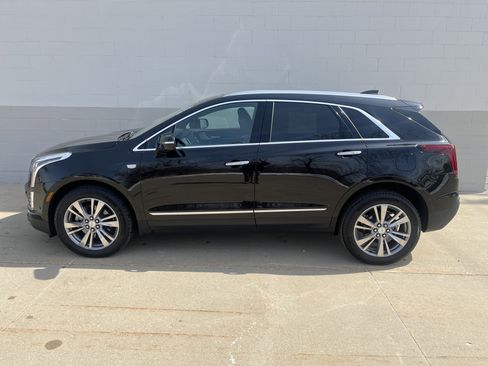 Used 2025 Cadillac XT5 Premium Luxury w/ Technology Package image 3