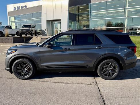 New 2026 Ford Explorer ST-Line w/ ST-Line Street Pack AWD/4WD image 2