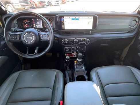 Used 2025 Jeep Gladiator Mojave image 7