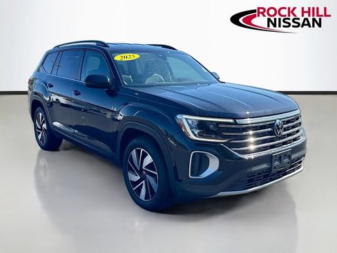 Used 2025 Volkswagen Atlas SE AWD/4WD image 1