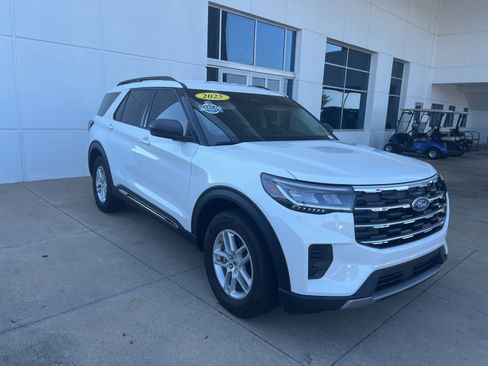 Used 2025 Ford Explorer Active image 10
